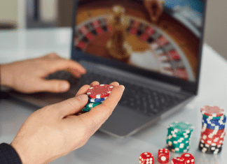 Are Online Casinos Safer or Riskier Than Land-Based Casinos?